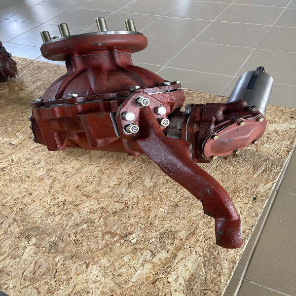 Редуктор 72-2308005-08 8 шпилек левый пр-во Беларусь