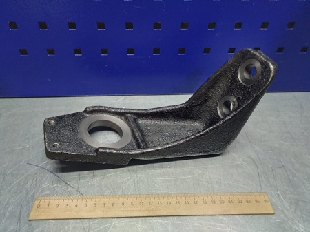Кронштейн кабины передний лев. нижний 5 отверстий