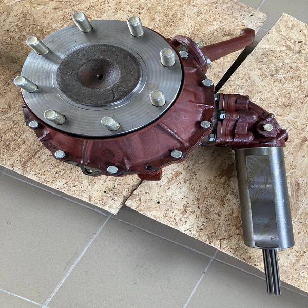 Редуктор 72-2308010-03 8 шпилек правый пр-во Беларусь 2