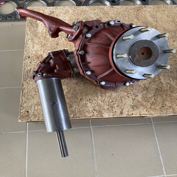 Редуктор 72-2308005-08 8 шпилек левый пр-во Беларусь 2