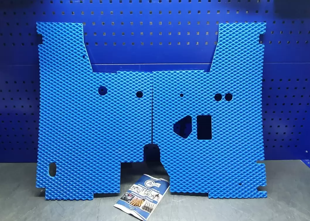 Коврик кабины МТЗ (малая кабина) (70-6702074-Б и 70-6702076-Б) синий