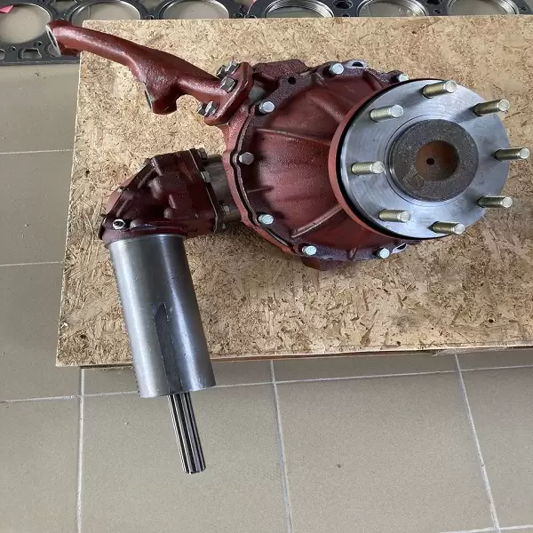 Редуктор 72-2308005-08 8 шпилек левый пр-во Беларусь 2