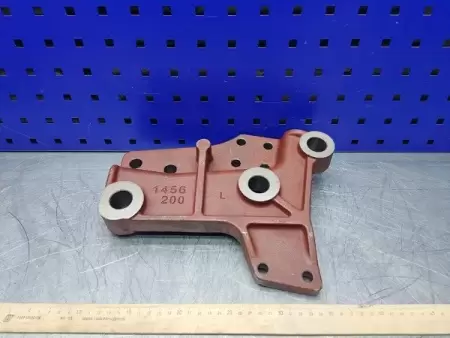 Кронштейн Т-25 навески 14.56.200 правый 1